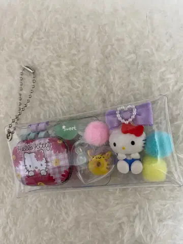 헬로키티 플라워 무늬 키링