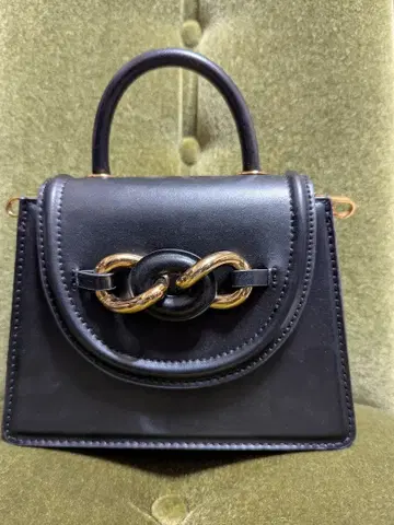 블랙 체인 장식 숄더백