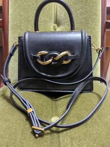 블랙 체인 장식 숄더백