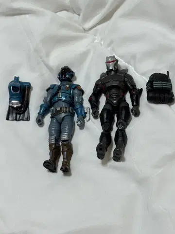 포트나이트 피규어 2체