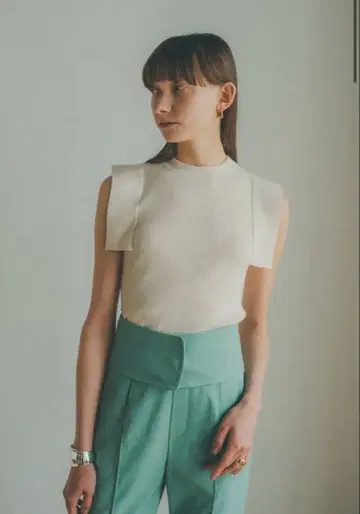 CLANE 스퀘어 슬리브 니트탑 브라운