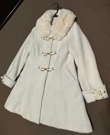 리즈리사 LIZLISA 퍼 달린 화이트 더플 코트