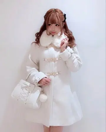 리즈리사 LIZLISA 퍼 달린 화이트 더플 코트