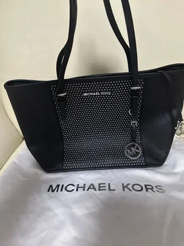 [ 새상품급 ] MICHAEL KORS 스터드 토트백 블랙