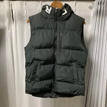 후드 부착 블랙 다운 베스트