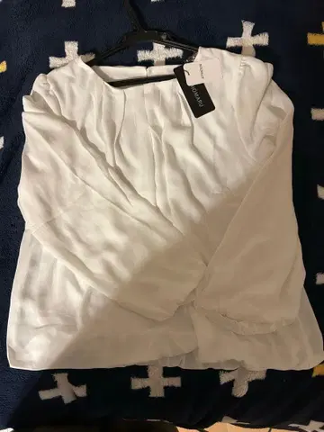 새상품 택 포함 화이트 쉬폰 긴팔 블라우스