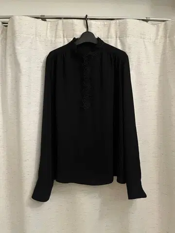 이에나 블라우스