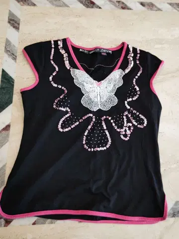 MARY QUANT 나비 자수 반팔 T셔츠 블랙, 핑크 빈티지풍