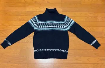 스팽글 네이비 페어아일 패턴 터틀넥 스웨터