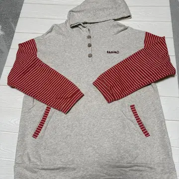 D.S.CLUB의 후드 부착 그레이 빨간색 스트라이프 후드티