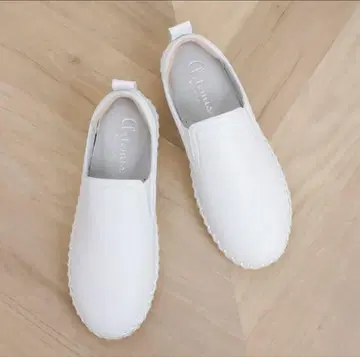 미사용품!! 아르테미스 바이 다이애나 스티치 디자인 슬립온 23.5cm