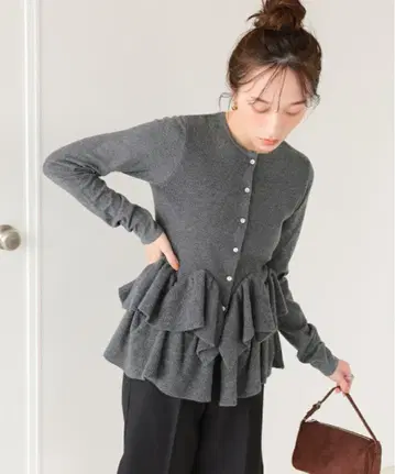 [ 미사용 새상품 ] 프릴 헴 니트 가디건