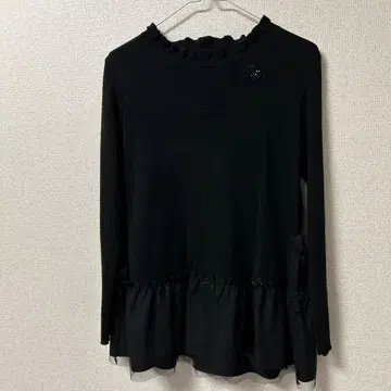 블랙 프릴 넥 니트