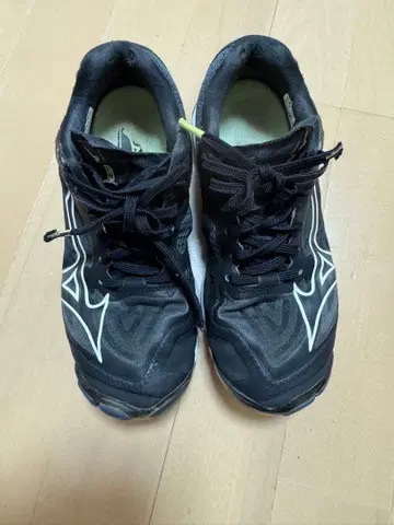 미즈노 웨이브 라이트닝 배구화 23cm 블랙