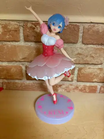 렘 핑크 드레스 피규어