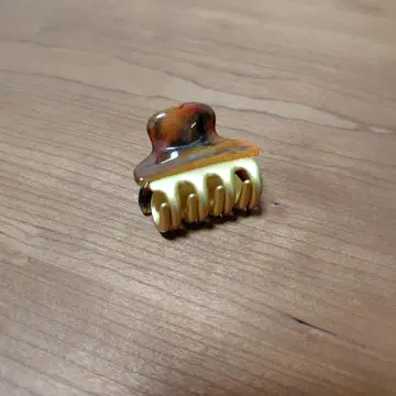 acca 브라운 골드 클립 헤어 액세서리