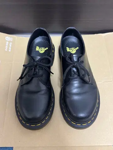 새상품급 Dr. Martens 1461 3홀 블랙 4UK 여성용