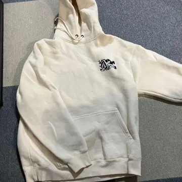 Volcom 크림색 후드티 프론트 포켓 부착