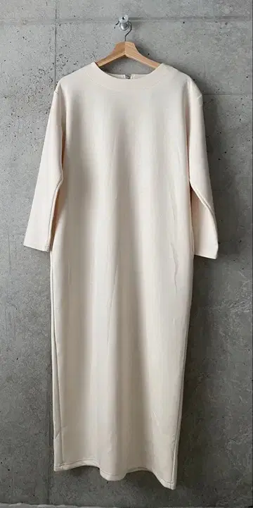 un dix cors (앤디콜) 종이상자 스트레이트 원피스