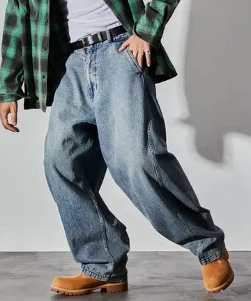 새상품 FREAK'S STORE 와이드 실루엣 트위스티드 커브 데님 팬츠