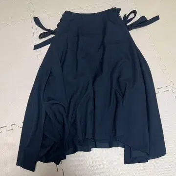 UNITED TOKYO (유나이티드 도쿄) 스커트 네이비 리본