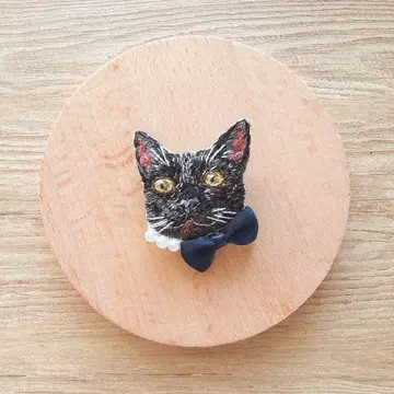 치장한 검은 고양이 브로치*손자수