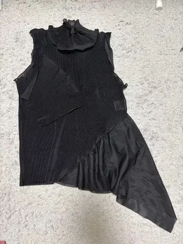 todo kotohayokozawa 비대칭 블랙 슬리브리스