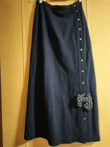 INGEBORG 네이비 맨투맨 도트 리본 포함 롱 스커트