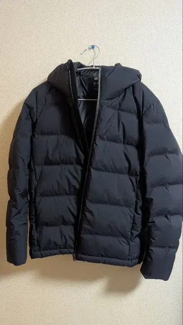 유니클로 심리스 다운 네이비 M 사이즈 새상품급 UNIQLO 덤 포함