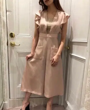 verybrain 핑크 프릴 슬리브 점프 수트