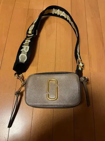 마크 제이콥스 숄더백 베이지