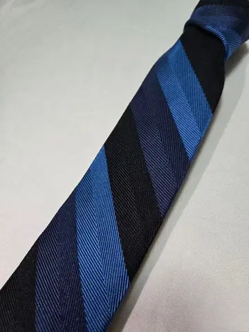 Broocks Brothers 파랑과 블랙 스트라이프 넥타이