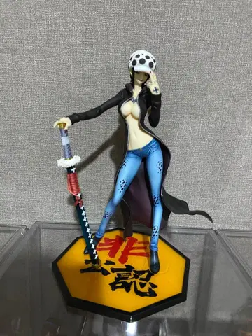 p.o.p 트라팔가 로 비공식, 여체화