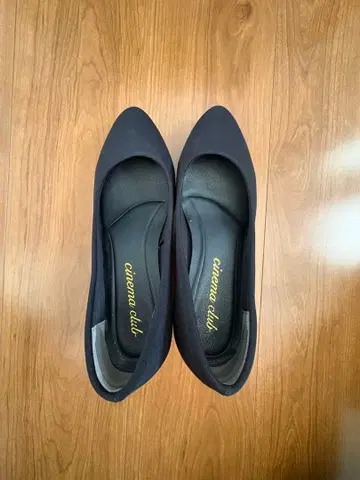 시네마 클럽 네이비 펌프스
