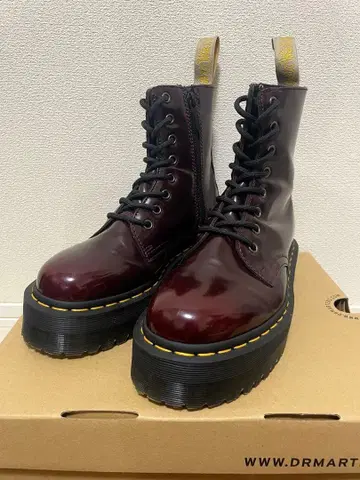 닥터마틴 제이든 8홀 통굽 부츠 [ UK5 ]