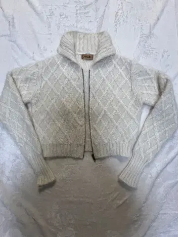 YALIE 이예리 지퍼 니트