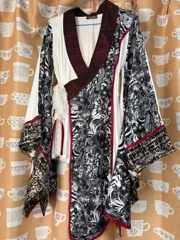 QutieFrash 파티큘라 한정판 기모노 가디건