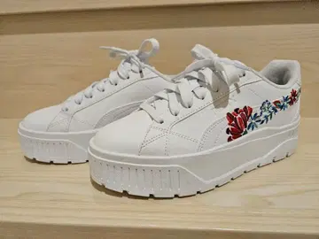 [ 23.5cm ] 푸마 통굽 스니커즈 카르멘 꽃 자수 화이트 새상품