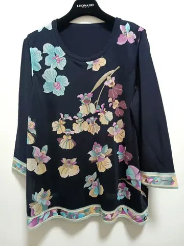 컨디션 최상 레오나르 따뜻한 두꺼운 원단 스웨터 42