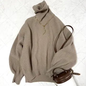 [노블] 터틀넥 니트 울 미들 게이지 루즈핏 양아제 베이지