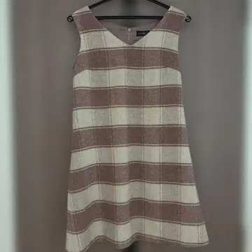 evelyn 체크 무늬 슬리브리스 원피스 M 사이즈