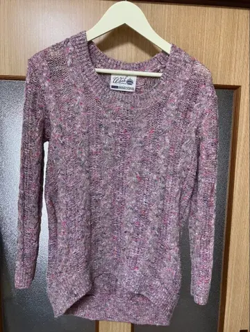 핑크 계열 케이블 짜임 니트 스웨터 긴팔