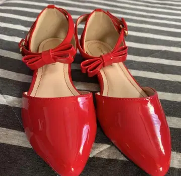 빨간색 세퍼레이트 펌프스 스트랩 포함