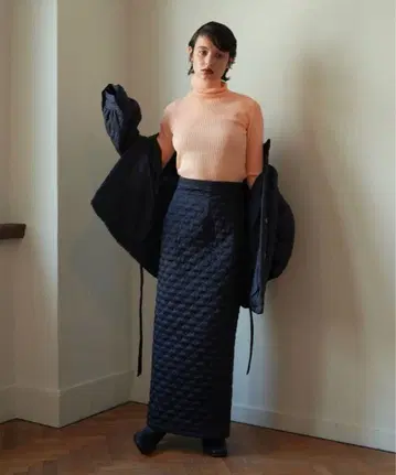 [ 새상품 ] tinajojun 퀼팅 H라인 스커트