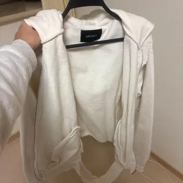 GRANCY 화이트 후드티 후드 부착