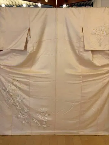 크림색 꽃무늬 자수 호몬기