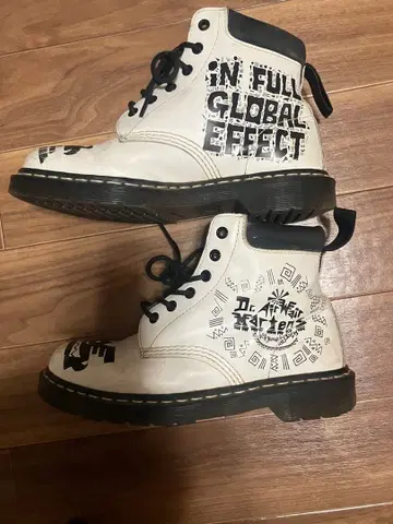 레어 Dr. Martens 마크 위건 콜라보 화이트 닥터마틴
