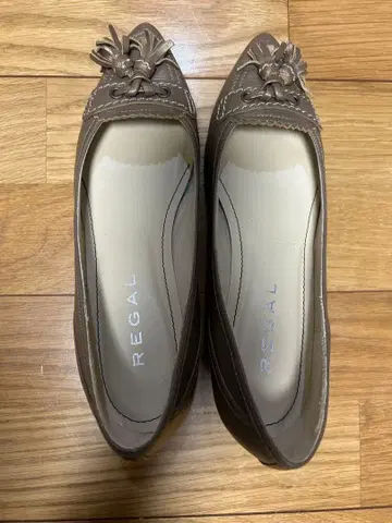 [ 새상품급 ] REGAL 펌프스 23.5