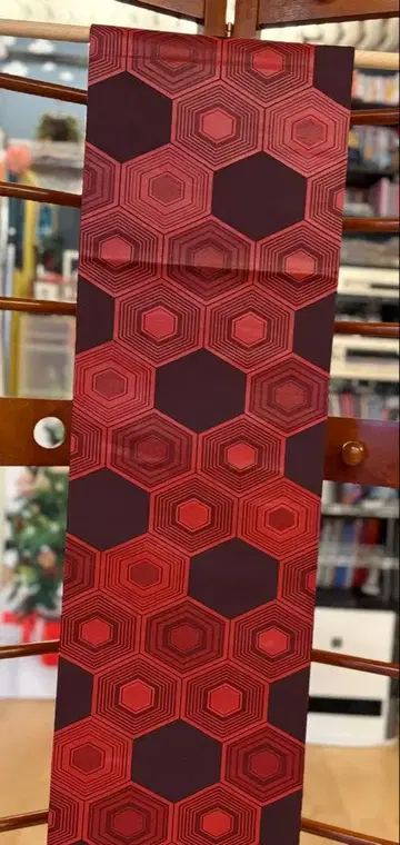 빨간색과 검은색 육각형 무늬 후쿠로 오비