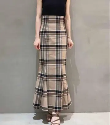 스나이델 하이웨스트 타이트 헤임 플레어 체크 스커트